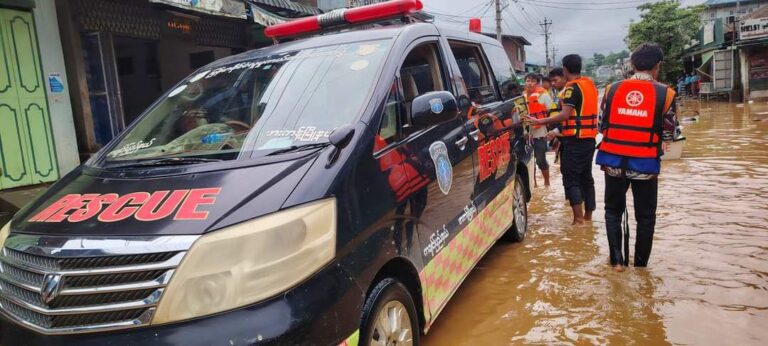 မိုးရက်ဆက်ရွာသွန်းမှုကြောင့် ဥတုချောင်းရေ စိုးရိမ်ရေမှတ်အထိ ထပ်မံမြင့်တက်လာ၊ အရေးပေါ်ကယ်ဆယ်ရေးအတွက် ပြင်ဆင်ထားပြီဖြစ်ဟုဆို