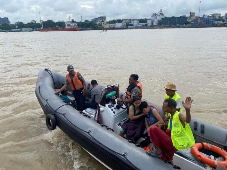 ရန်ကုန်မြစ်အတွင်း သဗ္ဗာန်တိမ်းမှေ-ာက်မှုမှ ပျောက်ဆုံးနေသူ (၈)ဦးကို နာရီပေါင်း (၁၂) နာရီကြာသည်အထိ ပြန်ရှာမတွေ့သေး