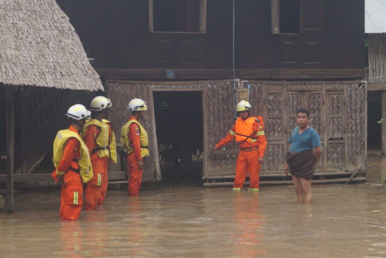 ဆိပ်ဖြူတွင် ဧရာဝတီမြစ်ရေဝင်ရောက်မှုကြောင့် အခြေခံ ပညာ ကျောင်း(၄) ကျောင်း ယာယီ ပိတ်ထားရ