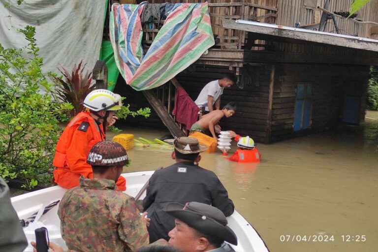 ခန္တီးမြို့နယ်အတွင်းရှိ ရပ်ကွက်၊ ကျေးရွာများမှ ရေဘေးသင့်ပြည်သူများအား ကူညီကယ်ဆယ်ရေးလုပ်ငန်းများ ဆောင်ရွက်