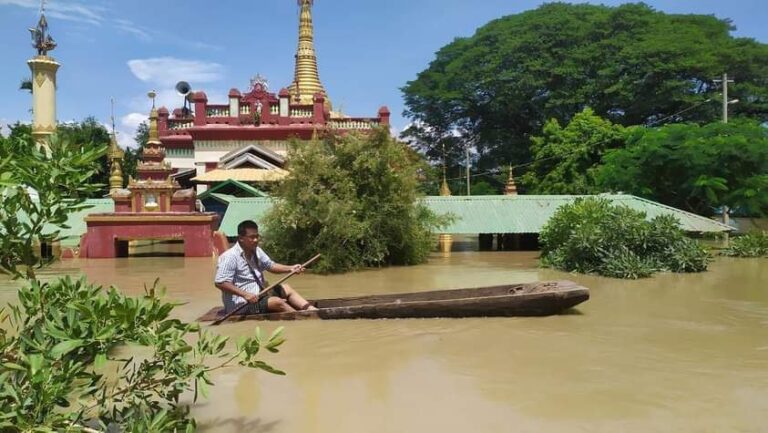 ချင်းတွင်းမြစ်ရေလျှံသည့်အတွက် မုံရွာမြို့နယ်နှင့် ချောင်းဦးမြို့နယ်ရှိ မြစ်နှင့်နီးသည့် ကျေးရွာ (၂၅) ရွာရေဝင်နစ်မြုပ်လျက်ရှိ