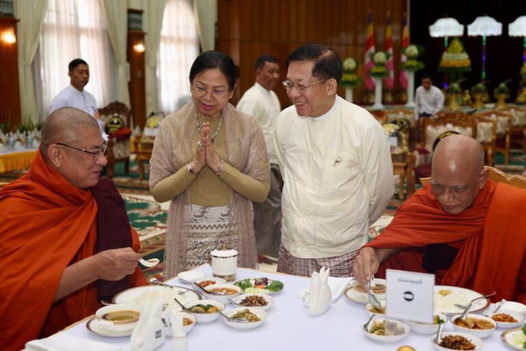 တပ်မတော်ကာကွယ်ရေးဦးစီးချုပ်ရုံး ကြည်း၊ ရေ၊ လေ မိသားစုများ ဝါဆို သင်္ကန်းဆက်ကပ်လှူဒါန်း