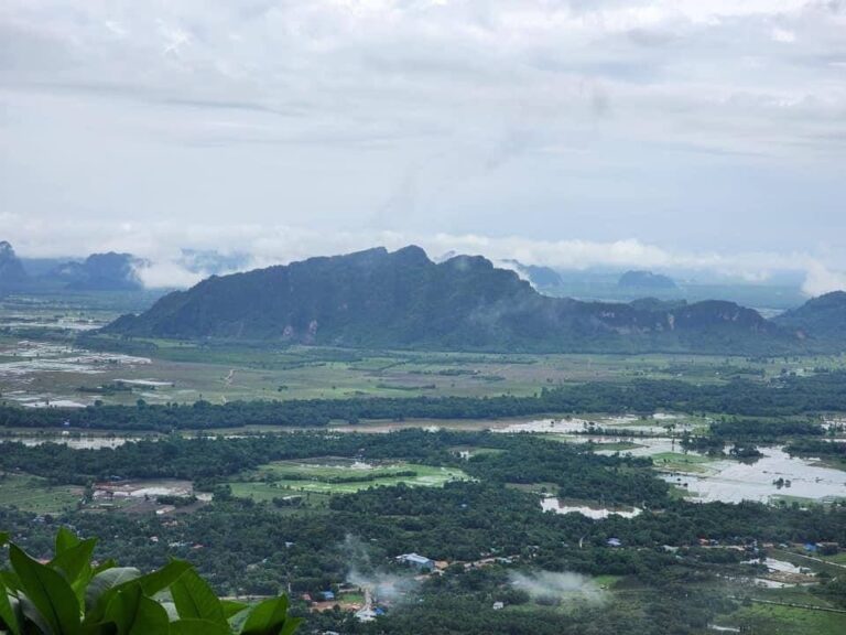 မိုးရာသီကာလတွင် ဘားအံသို့ ခရီးသွားများ လာရောက်လည်ပတ်မှုများနေ