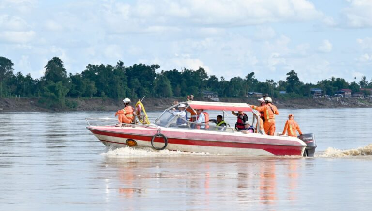 ကချင်ပြည်နယ် ဧရာဝတီမြစ်ကြောင်း<br>တလျှောက် မြစ်ကမ်းပါးပြင်ဆင်ပေးရမည့် ကိစ္စရပ်များအား ပြည်နယ်ဝန်ကြီးချုပ် ကွင်းဆင်းစစ်ဆေး