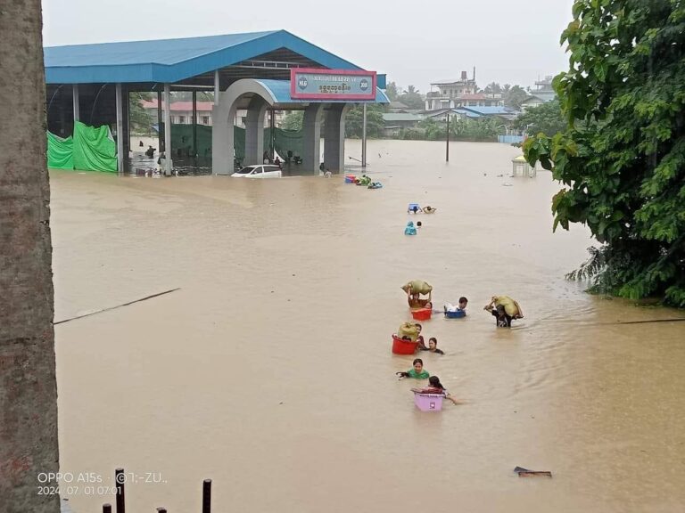 ဧရာဝတီမြစ်ရေ မြင့်တက်မှုကြောင့် မြစ်ကြီးနားတွင်ရေကြီး ရေလျှံမှုများ ဖြစ်ပေါ်နေ