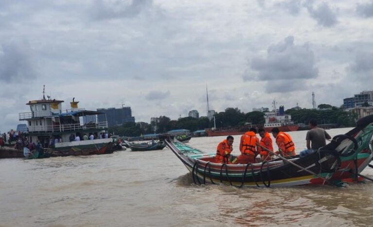 ရန်ကုန်မြစ်အတွင်း တွဲသင်္ဘောနှင့်တိုက်သည့် သမ္ဗာန်တိမ်းမှေ-ာက်ရာ ပျောက်ဆုံး (၁၇)ဦးအနက် (၈)ဦးအားကယ်ဆယ်နိုင်ခဲ့