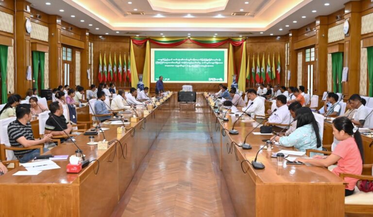 ကချင်ပြည်နယ်အတွင်း စက်သုံးဆီကို ကံပိုင်တည်နယ်စပ်မှတဆင့် သွင်းမည့် ကုမ္ပဏီများနှင့် ညှိနှိုင်း