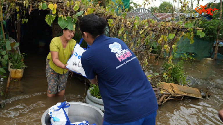 အက်တမ် (ATOM) မှ ရေဘေးသင့်ဒေသများသို့ မြန်မာငွေကျပ်သိန်း (၁,၀၀၀) တန်ဖိုးရှိ အရေးပေါ် ထောက်ပံ့ရေး ပစ္စည်းများ ပေးပို့လှူဒါန်းခဲ့