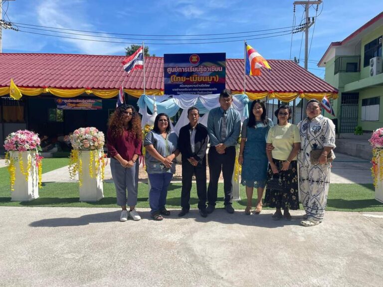 ထိုင်းနိုင်ငံရောက် မြန်မာရွှေ့ပြောင်း က‌လေးငယ်များအတွက် သင်ကြားရေးစင်တာဖွင့်ပွဲ ထိုင်းမြို့တော်ဝန်နှင့် မွေထိုင်းဖိုက်တာ ဘရောနီကာ တက်ရောက်