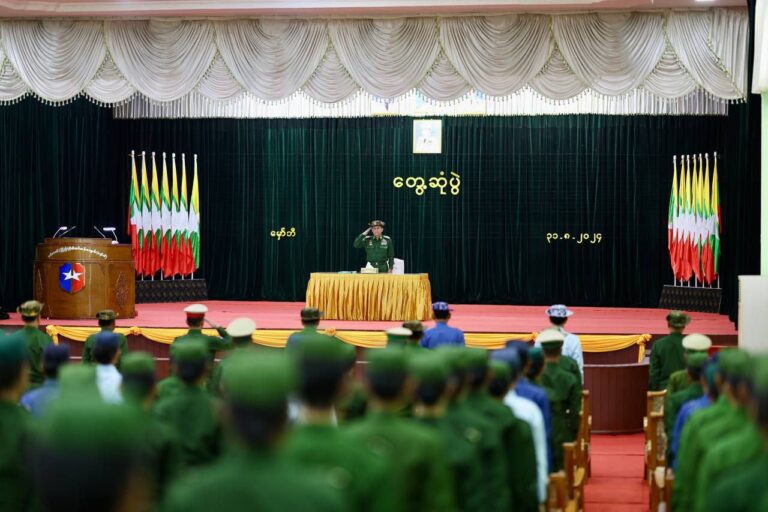 မှော်ဘီလေတပ်နှင့် အမျိုးသမီးဗိုလ်သင်တန်းကျောင်း သို့ ကာချုပ် သွားရောက်