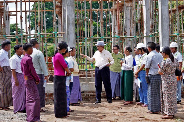 မကွေးမြို့တွင် ကျပ်သန်း (၈၀၀)ခန့် သုံး၍ကျောင်းဆောင်သစ်ဆောက်ခြင်းနှင့်အုတ်ရေမြောင်းတို့လုပ်နေ