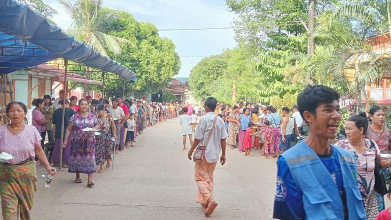 ဖားကန့်ဒေသ ဆိုင်းတောင် တိုက်ပွဲကြောင့် မှော်ရှန်ဘုန်းကြီးကျောင်းရှိ ဒေသခံ စစ်ရှောင်(၁,၀၀၀)ကျော် စားသောက်ရေးခက်ခဲနေ