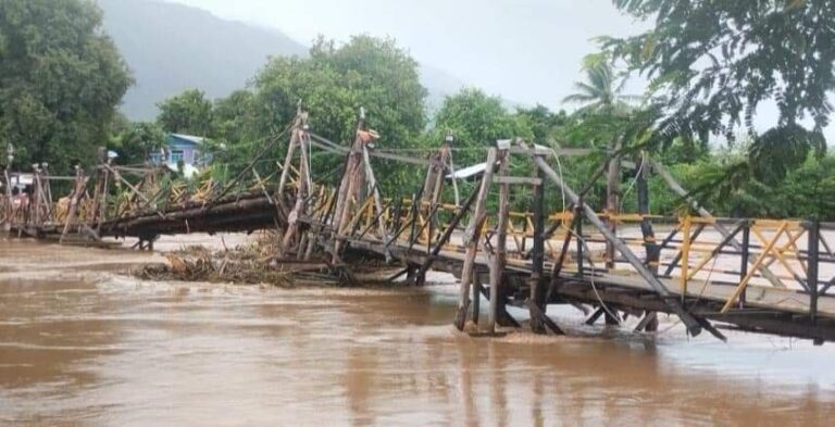 နမ့်တိန်းချောင်းရေ မြင့်တက်လာမှုကြောင့် ကျေးရွာချင်းဆက် တံတားတစ်စင်း ကျိုးကျပျက်စီး