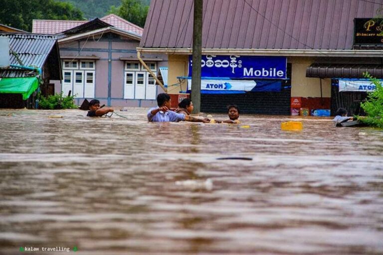 မိုးများကာ ကလော‌‌ချောင်းရေ မြင့်တက်မှုကြောင့် ကလောမြို့တွင် မြို့‌ပေါ်ရပ်ကွက်များ ရေကြီးရေလျှံဖြစ်နေ