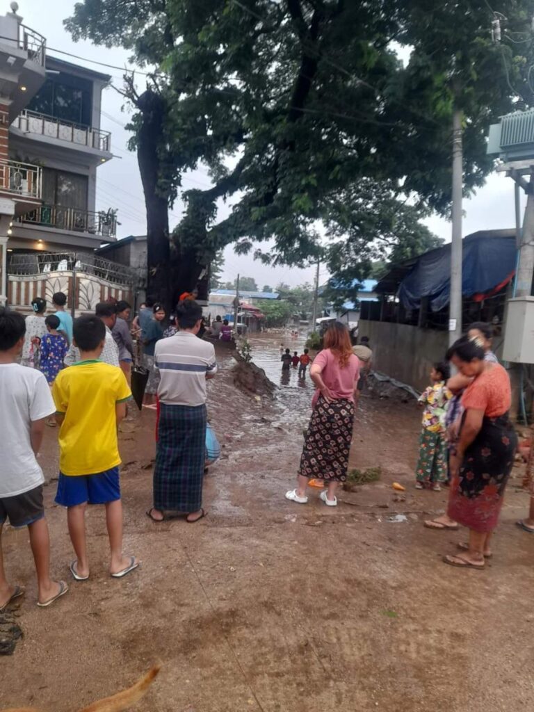 ထိုင်းမြန်မာနယ်စပ် မြဝတီမြို့တွင် ရေပြန်ကျပြီးနောက် ဖုန်းလိုင်းများ ပြတ်တောက်နေ