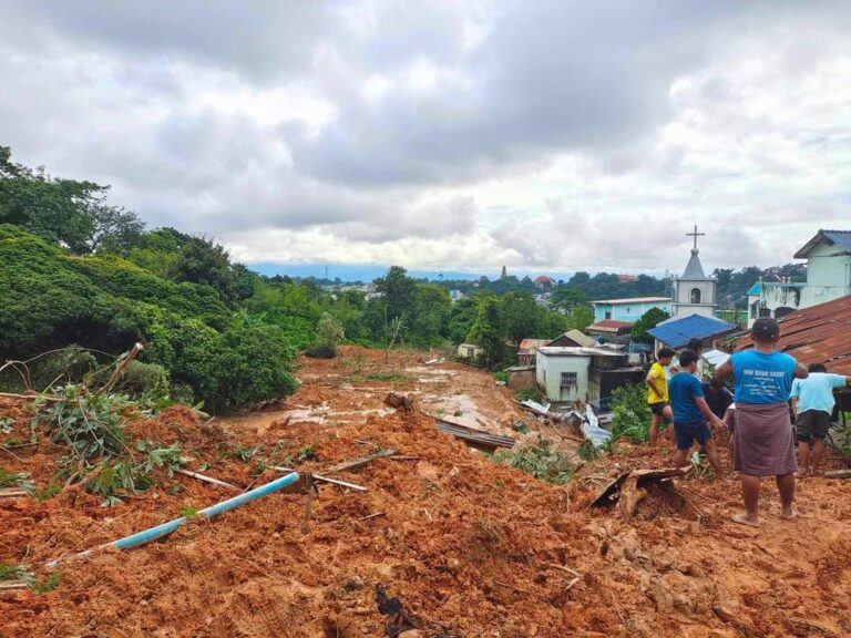 တာချီလိတ်မြို့တွင် မြေပြိုမှုဖြစ်ပွားပြီး အိမ်(၁၀)လုံးဝန်းကျင်ပါသွားဟုဆို