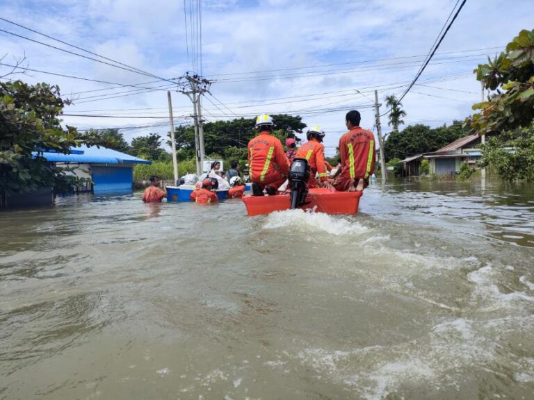 လွိုင်ကော်တွင် ဘီလူးချောင်းရေ မြင့်တက်မှုကြောင့် ရပ်ကွက် (၄)ခု ရေကြီး ရေလျှံမှုနှင့် ရင်ဆိုင်နေရ