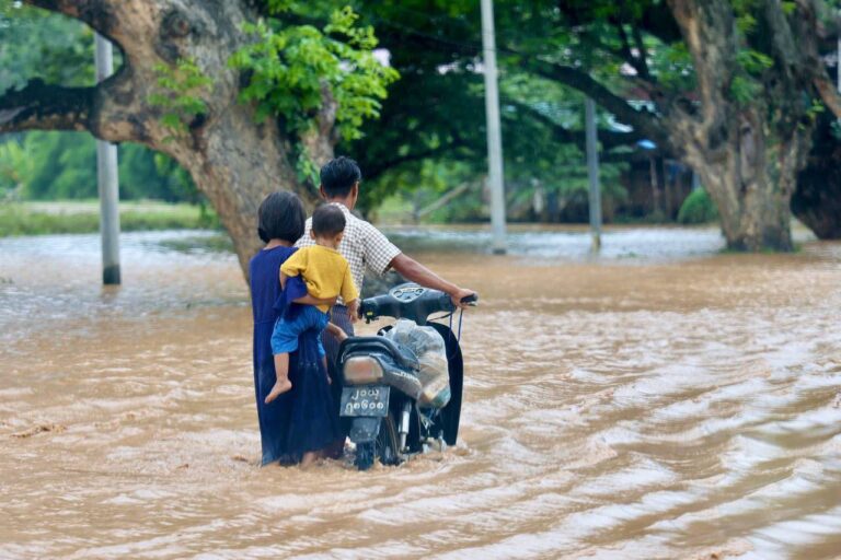 ရေဘေးကြောင့် အသက်ဆုံးရှုံးခဲ့သူ (၃၀၀) နီးပါးနှင့် ပျောက်ဆုံးသူ (၈၀) ကျော်ရှိကြောင်း<br>နစက ထပ်မံထုတ်ပြန်