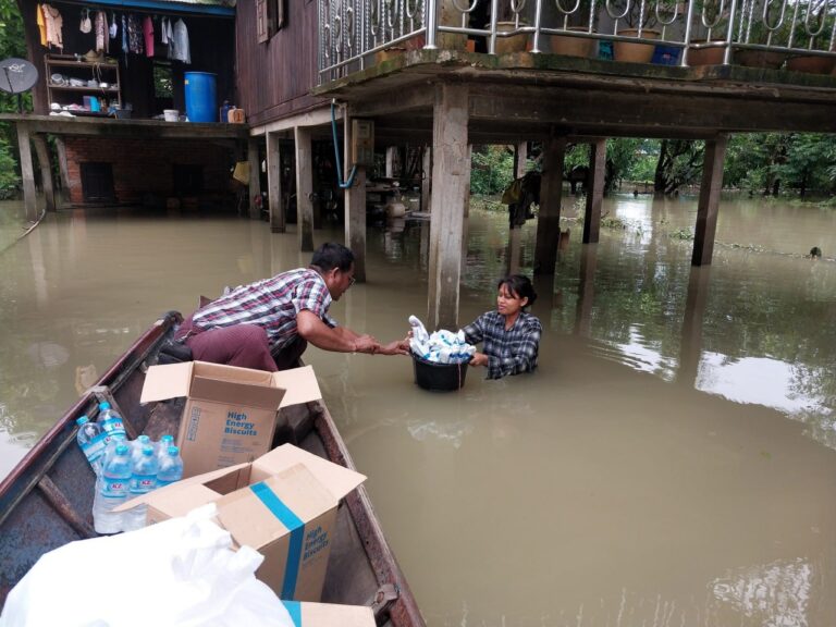 မြန်မာရေဘေးသင့်ပြည်သူများကို ကူညီရန် OCHA နှင့်အတူ လူသားချင်းစာနာမှုဆိုင်ရာ ယာယီညှိနှိုင်းရေးမှူးတို့ ထပ်တိုးရန်ပုံငွေရရှိရေး အားစိုက်ကြိုးပမ်းနေဟု UNOCHA Myanmar ထုတ်ပြန်