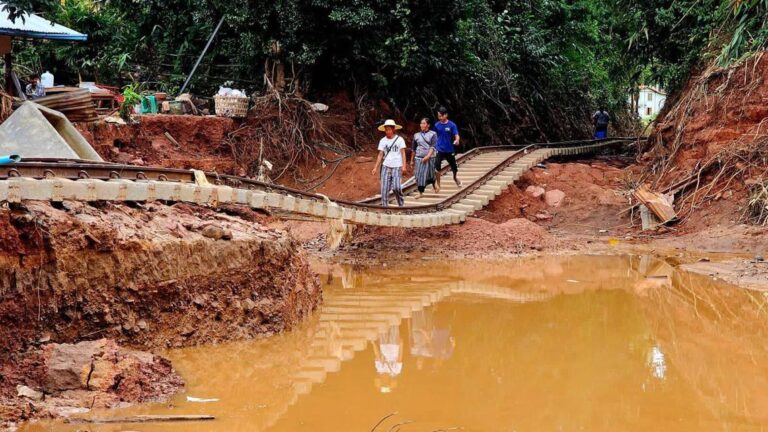 ရေကြီးမြေပြိုခဲ့သည့် ကလောတွင် ထောက်ပံ့ရေး ရိက္ခာနှင့် သောက်ရေ အခက်အခဲ ဖြစ်နေ