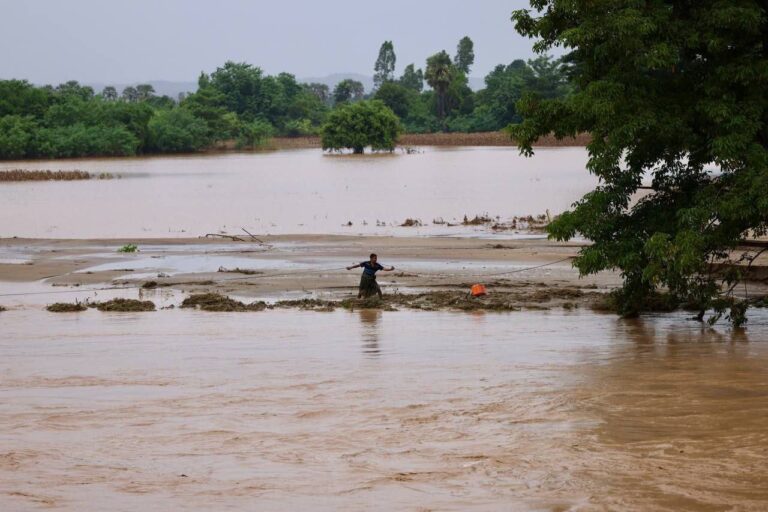 တပ်ကုန်းမြို့နယ်အတွင်းမှ သဘာဝဘေးဒဏ်ကြောင့် အသက်ဆုံးရှုံးခဲ့ရသူ (၁၀၀)ဦးစာ အတွက် ကျပ်သိန်း (၇၀၀) ထောက်ပံ့