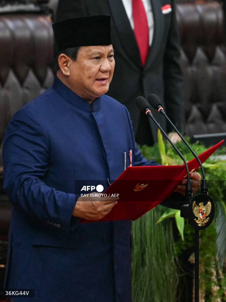 အင်ဒိုသမ္မတသစ် ပရာဘိုဝို ရာထူးတာဝန် စတင်ထမ်းဆောင်