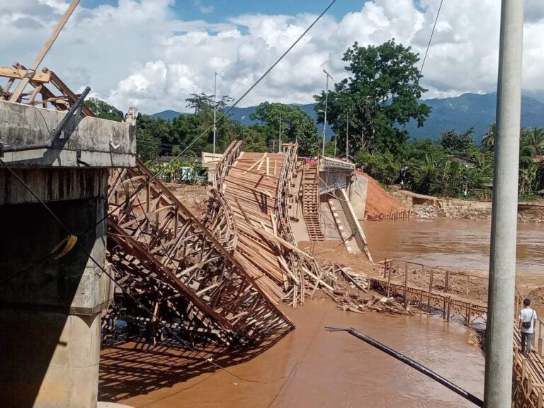 ရေတိုက်စားမှုကြောင့် ကျိုးကျပျက်စီးသွားသည့် ဆိုက်ခေါင်တံတား ပြန်လည်ပြုပြင်နေစဉ် ထပ်မံကျိုးကျမှုဖြစ်ပွား