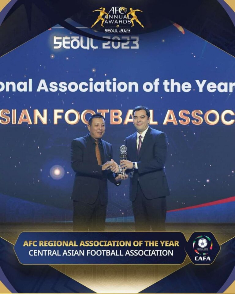 AFC ၏တစ်နှစ်တာအကောင်းဆုံးများပေးအပ်ပွဲ၌ ဆုများချီးမြှင့်ခဲ့သည့် AFC အကြီးတန်း ဒု-ဥက္ကဋ္ဌဦးဇော်ဇော်