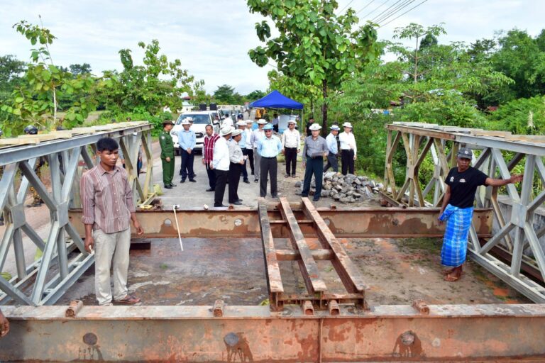 ဘားအံ-လှိုင်းဘွဲ့ ကားလမ်းပေါ်တွင် ရေကြီးရေလျှံမှုကြောင့် ပျက်စီးခဲ့သည့် (၉) နေရာအနက် (၈) နေရာအား ပြင်ဆင်ပြီး